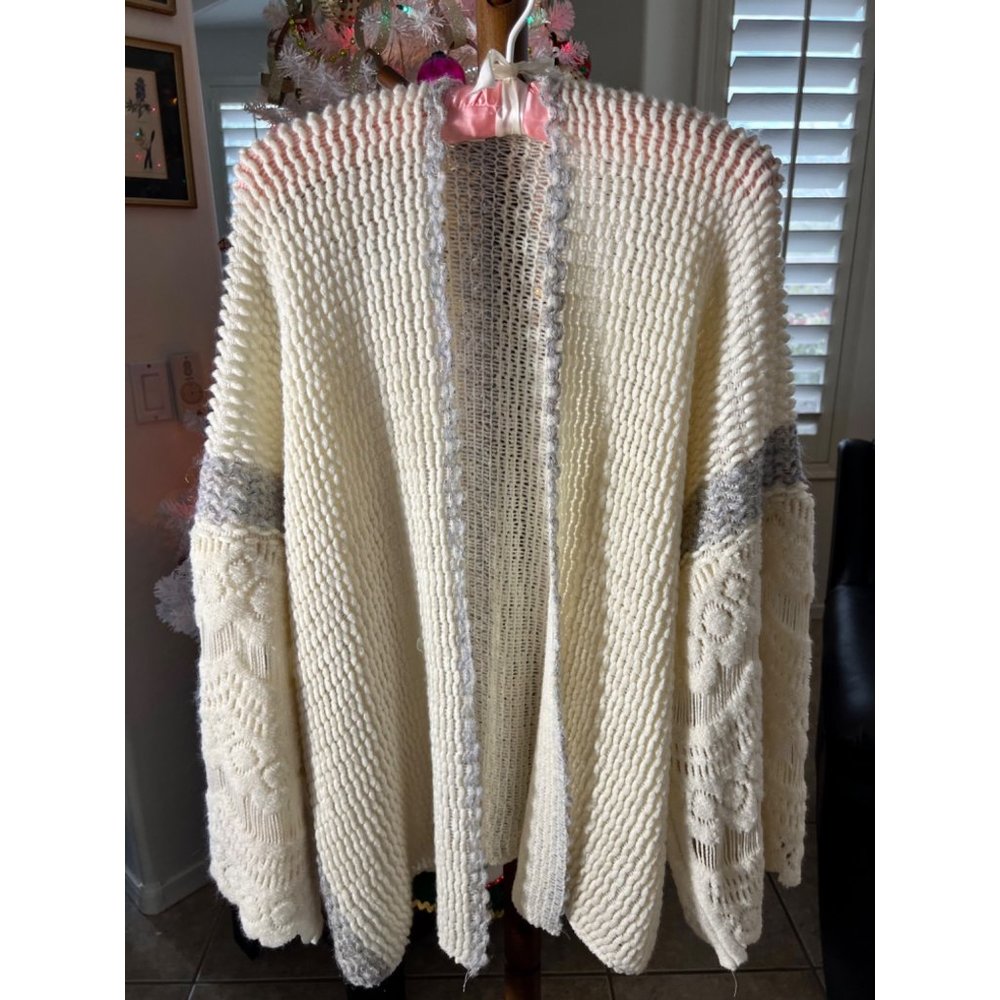 Anthropologie Creamy Soft Loose Weave Sweater With Grey Accents One Size